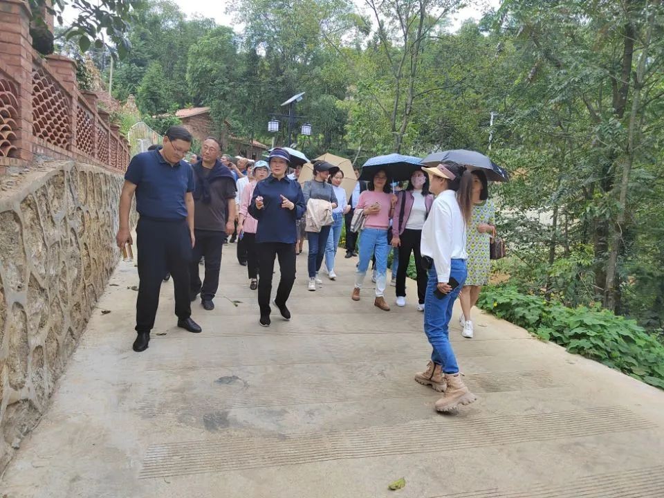 补齐基础设施短板　发展乡村富民产业——昭通市政协调研“筑牢防线，坚决守住不发生规模性返贫底线”记