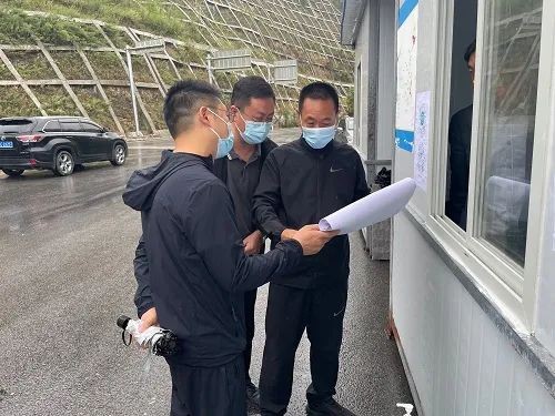 杨淞到威信县督导疫情防控工作