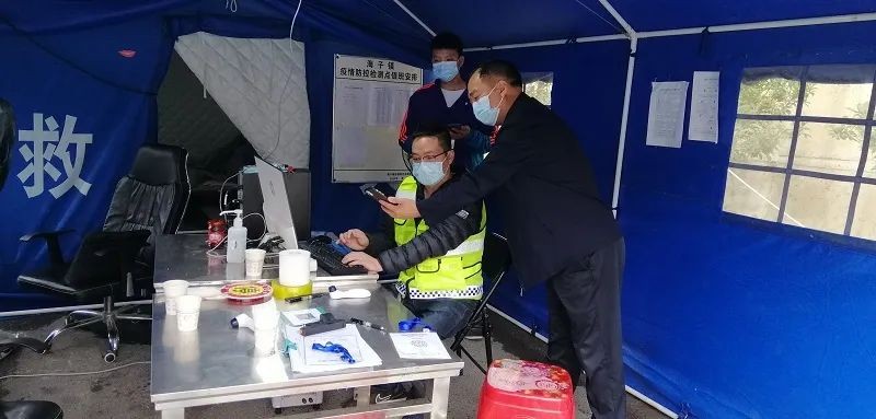 胡建普到彝良县暗访督导疫情防控工作