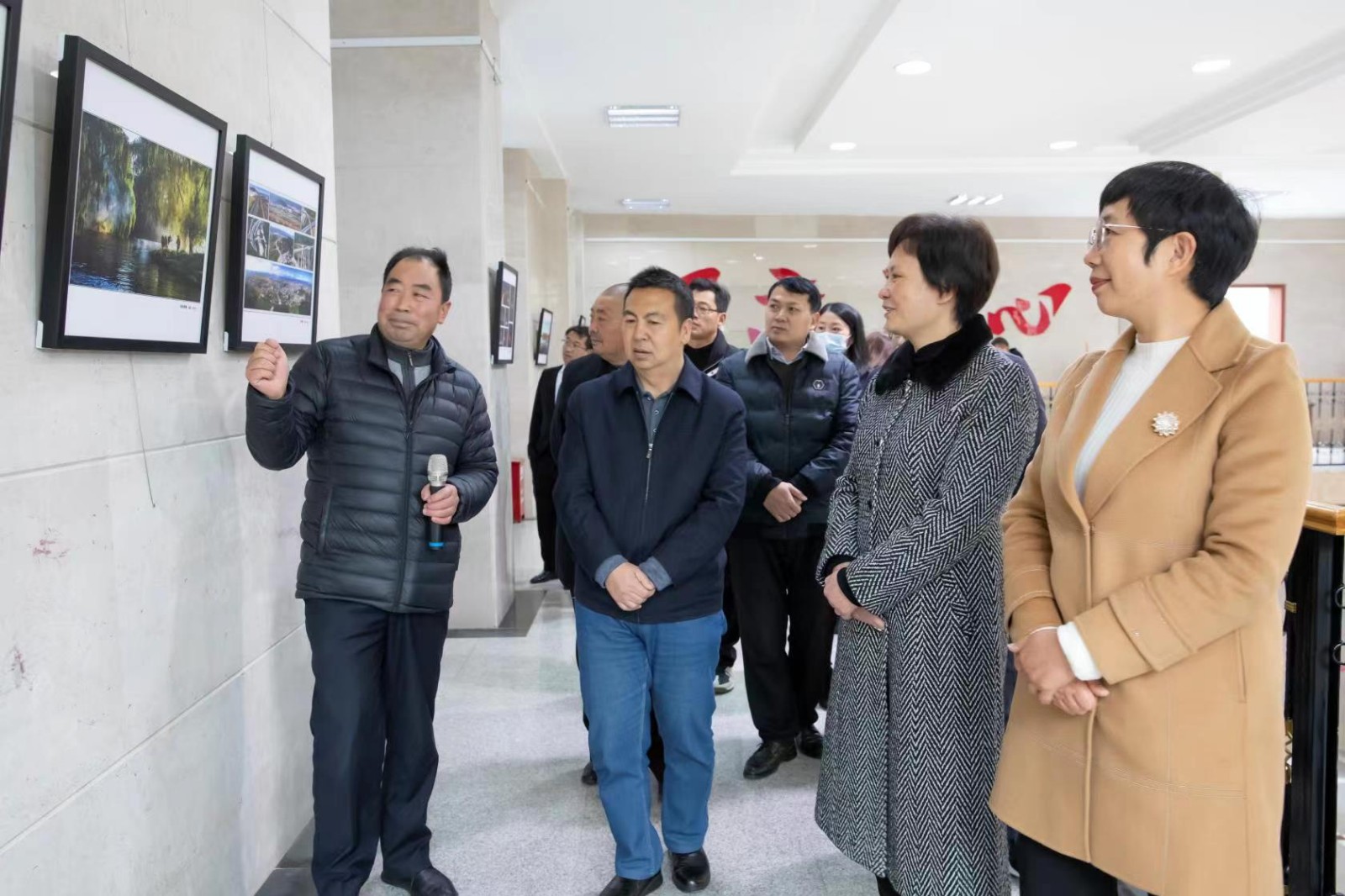 “春满昭阳”书画摄影展开展