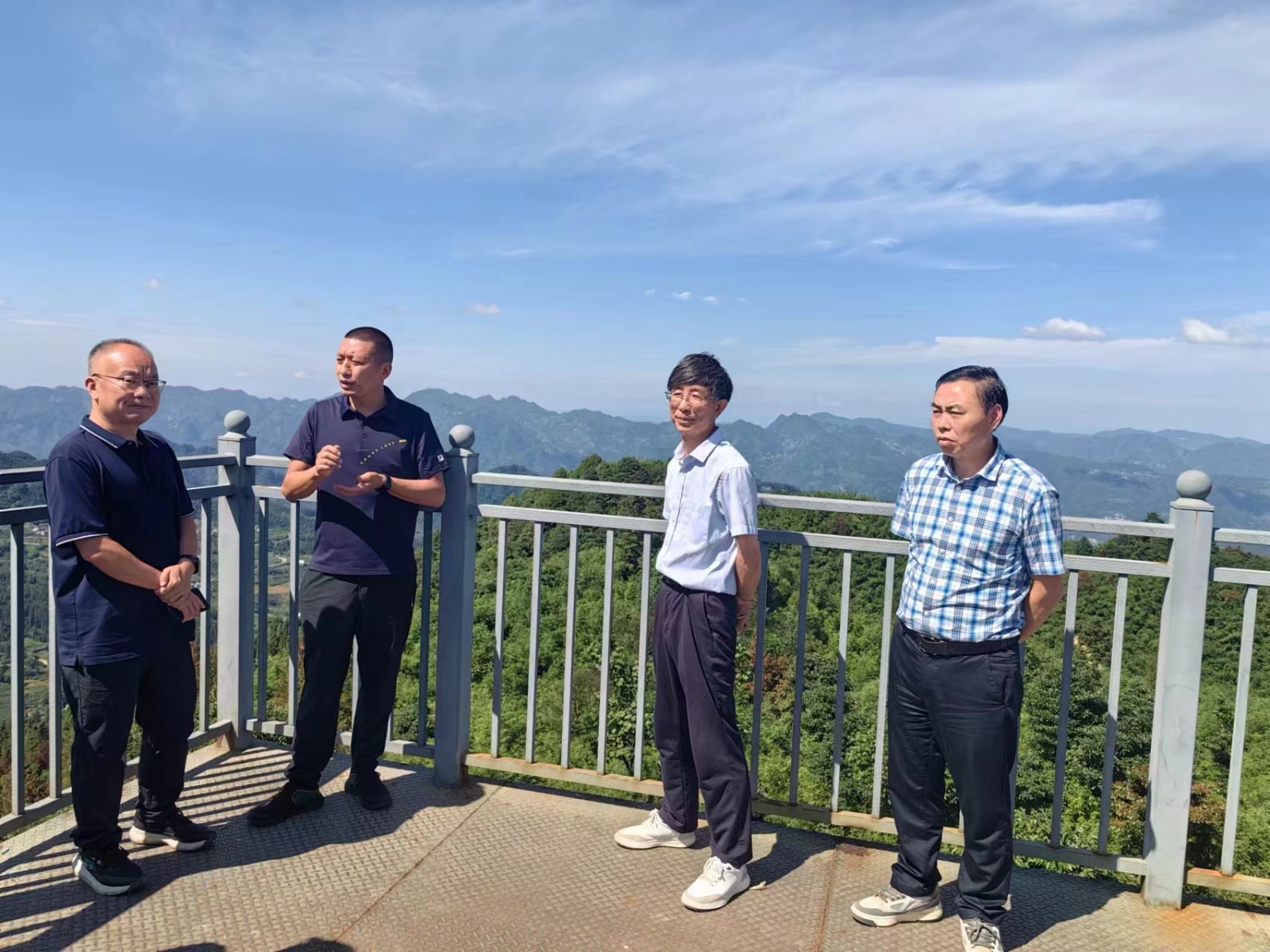 四川兴文县政协到彝良考察交流森林粮库建设