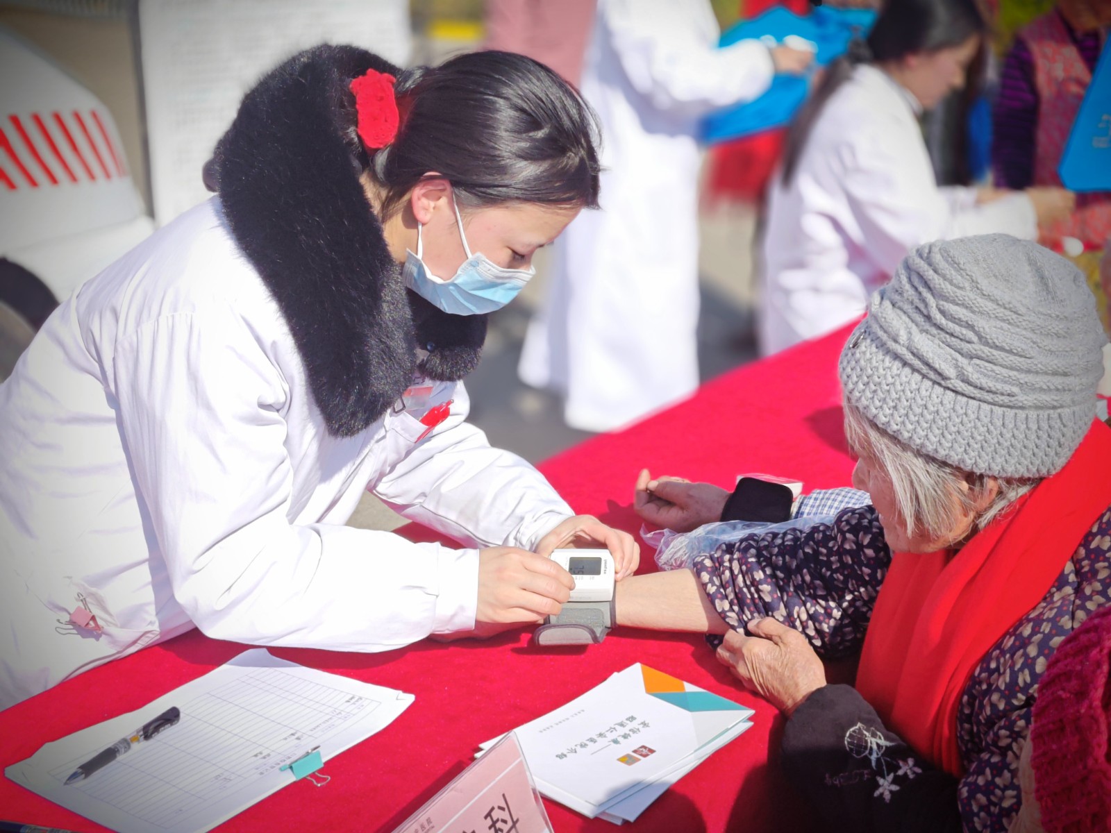 关爱情意浓 礼物暖人心 昭通市昭阳区政协携手爱心企业联合开展公益活动