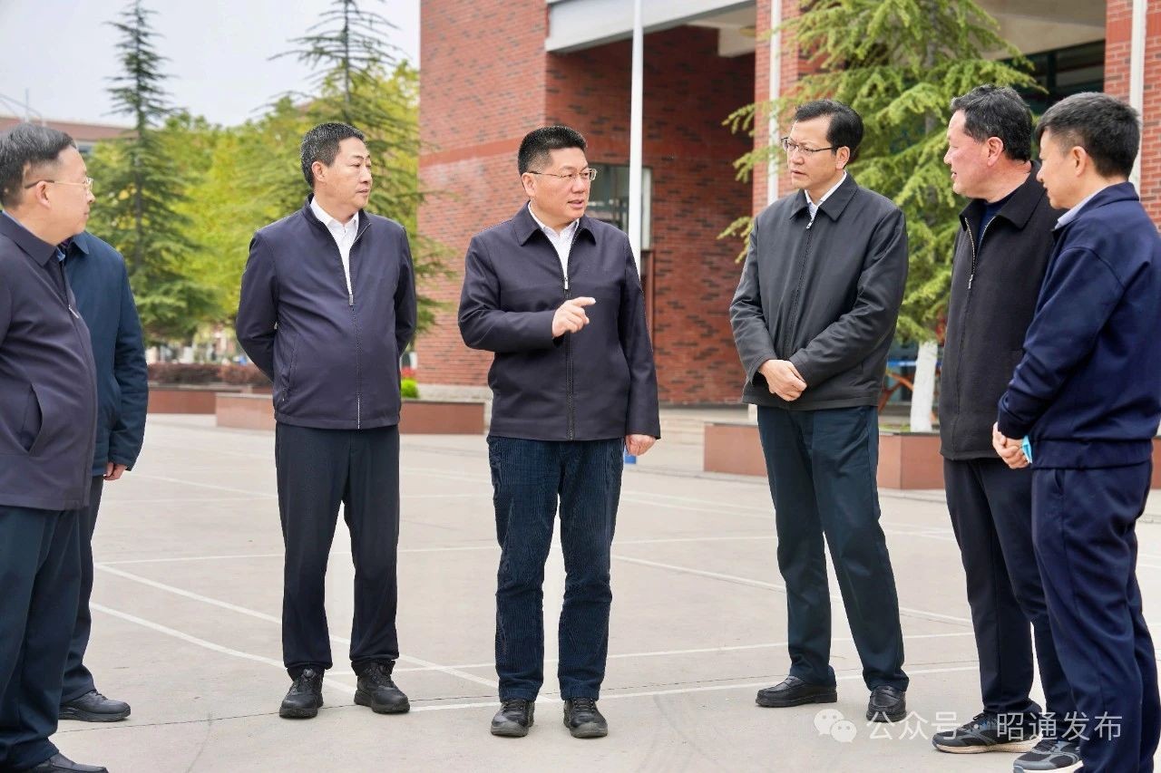 苏永忠到昭一中调研