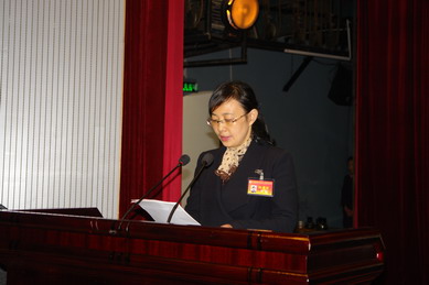 彭霓委员在大会上发言.JPG