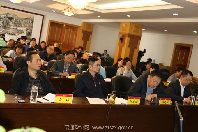 E:网站发布2018年2018.4.13 市政协理论学习中心组举行2018年4月集中学习4.JPG